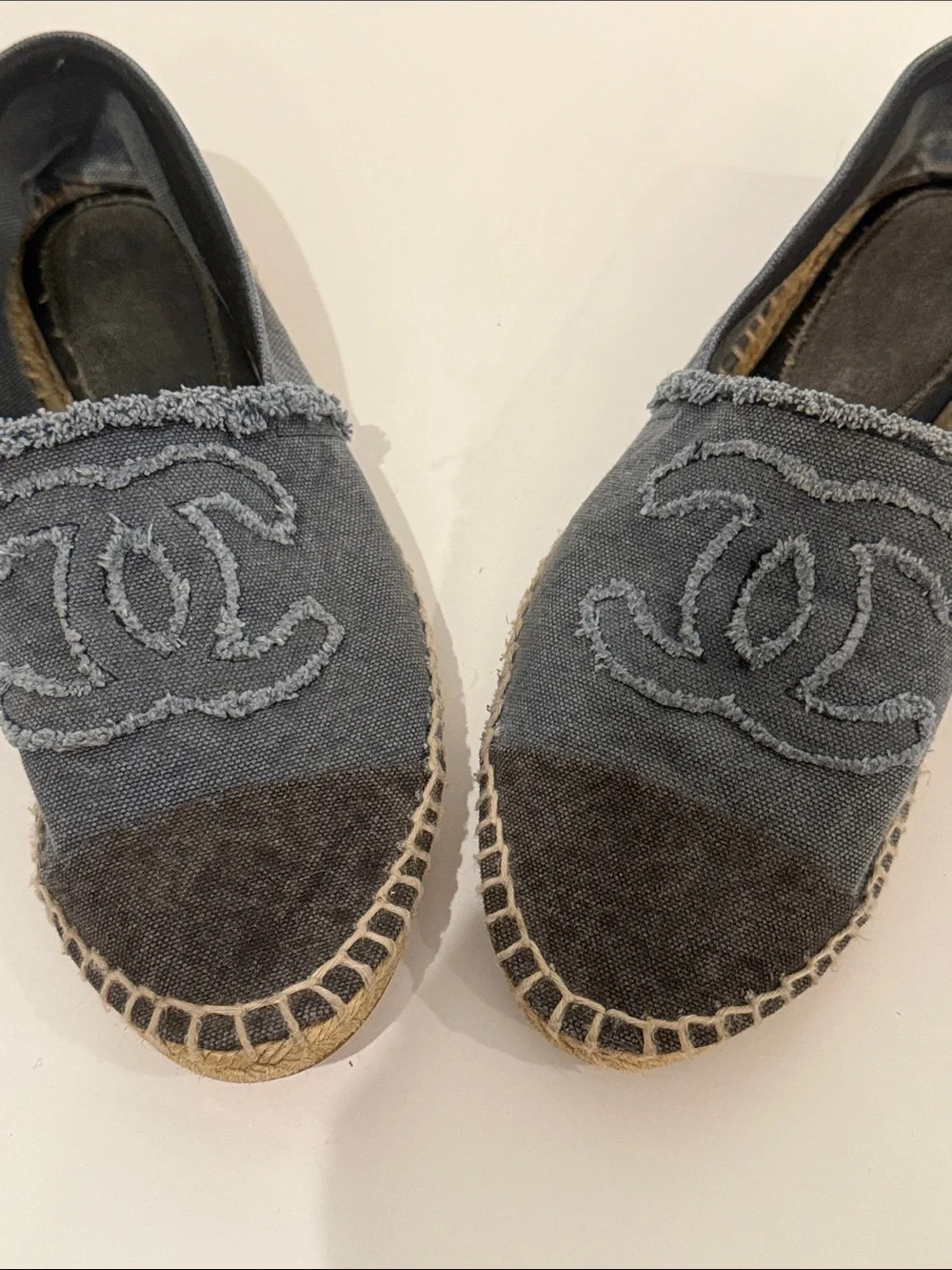 CHANEL Gray  Blue Denim CC Espadrille Flats sz 41